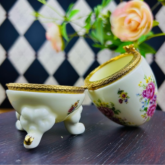 Darling Porcelain Egg Trinket Box Footed Floral Hinged Keepsake Décor Vintage - Picture 3 of 6